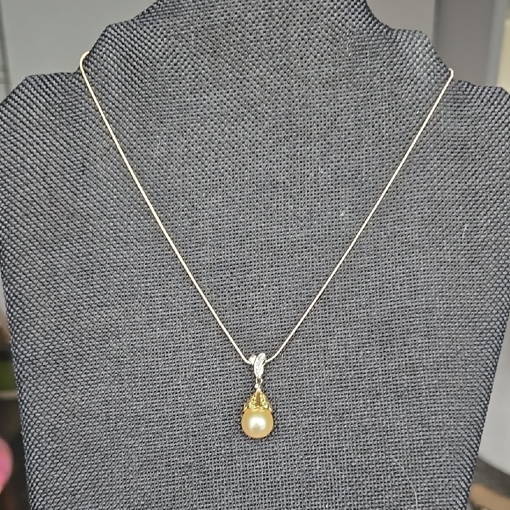 14kt Golden South Sea Pearl Pendant - Picture 4 of 10